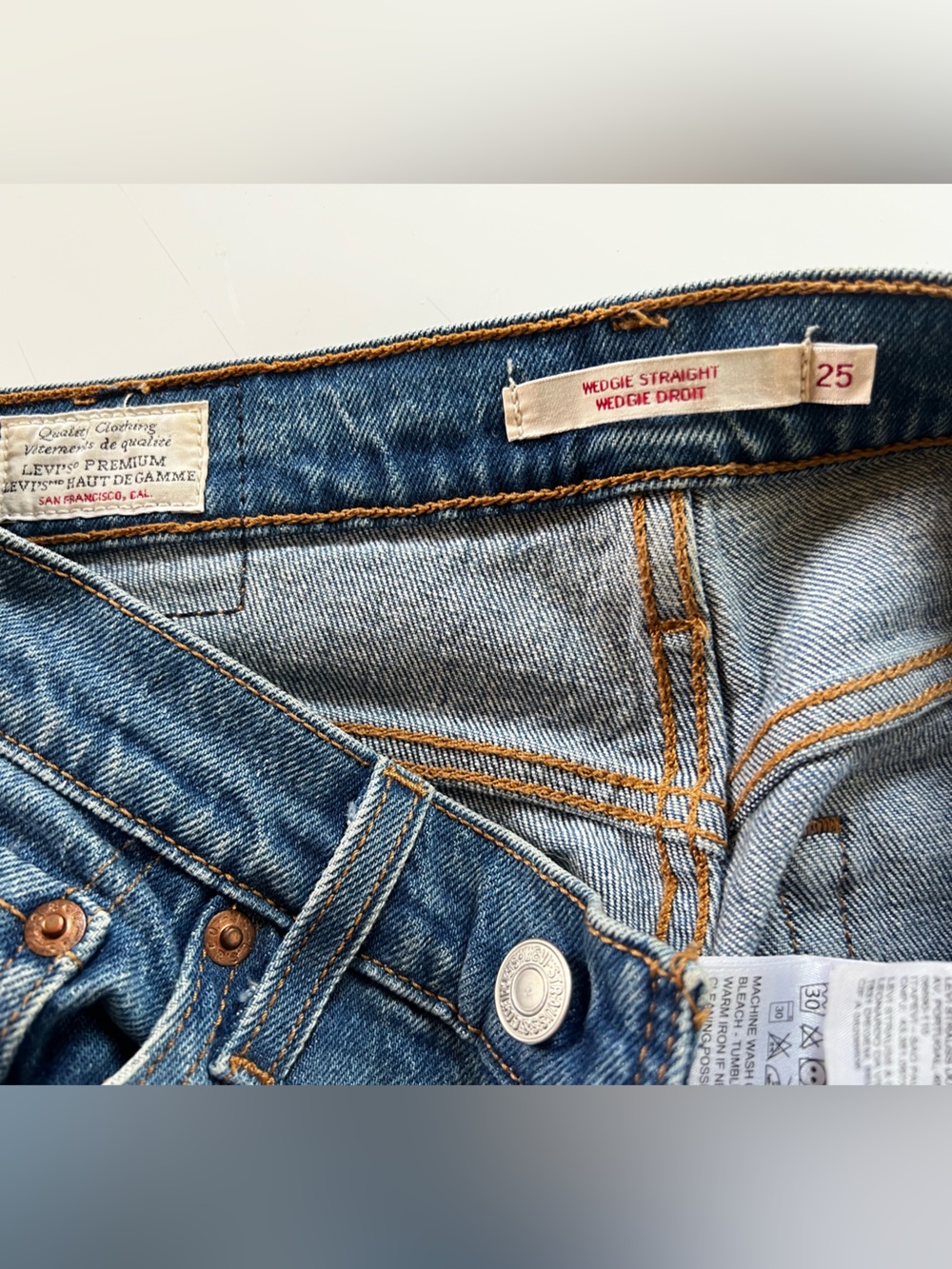 Levi's Wedgie Straight Jeans — Light Blue Denim with Contrast Stitching - Picture 5 of 8